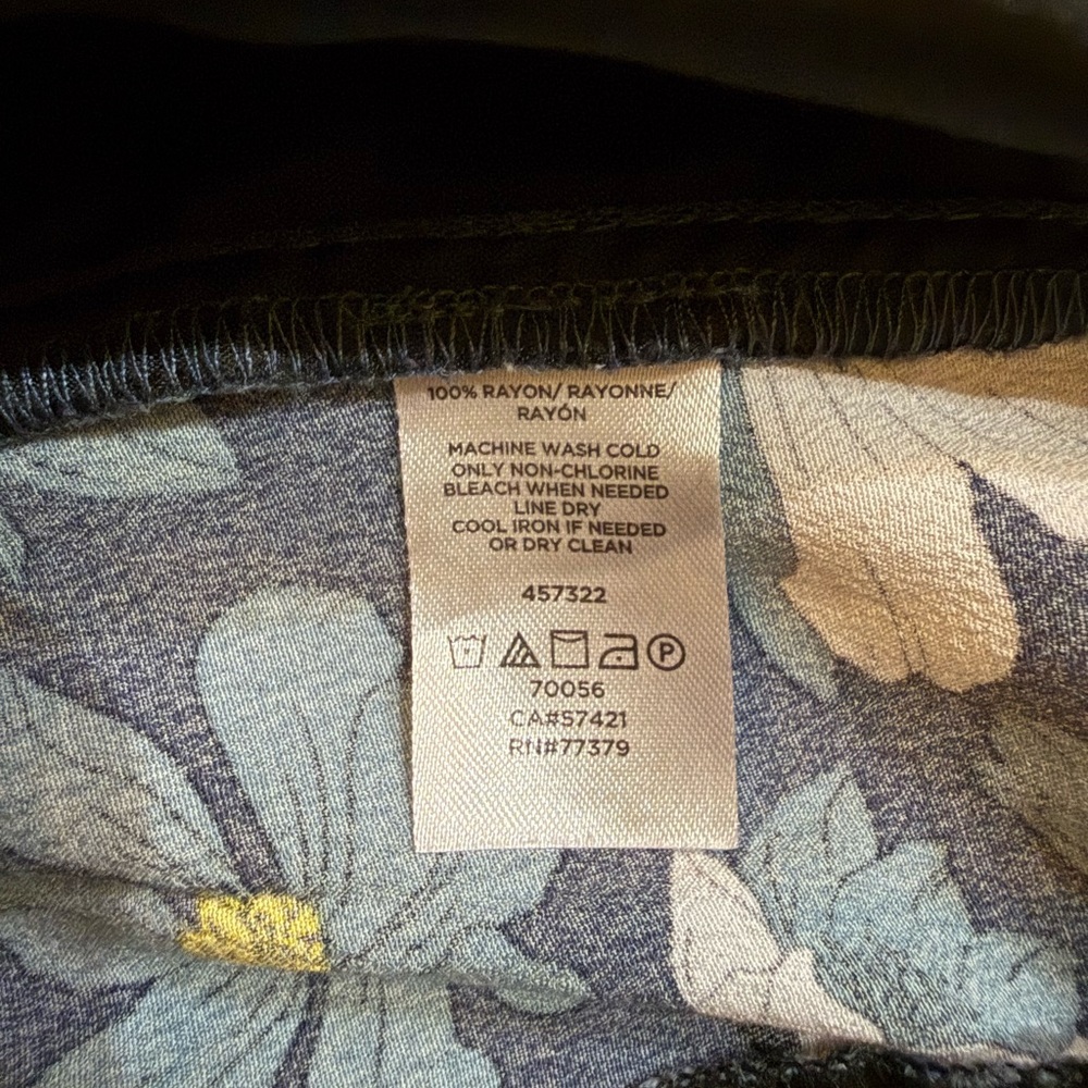 LOFT  Blue Floral Pleated Soft Shorts Size 6 - Picture 10 of 15